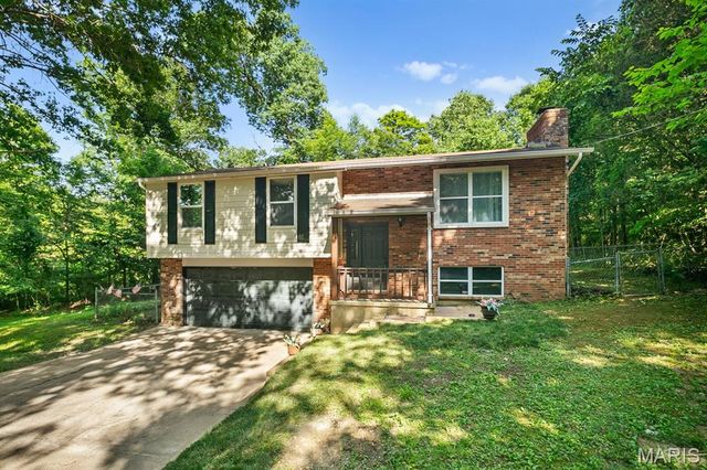 3310 Lynch Road, Pacific, MO 63069