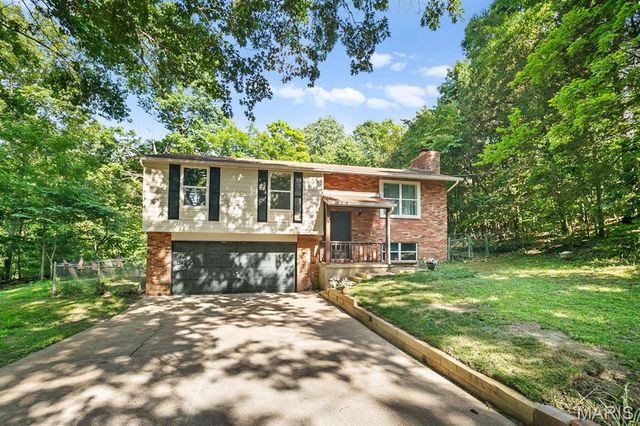 3310 Lynch Road, Pacific, MO 63069