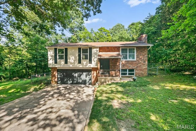 3310 Lynch Road, Pacific, MO 63069
