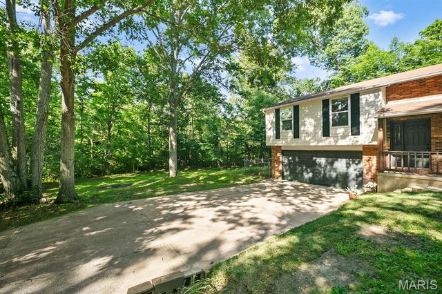 3310 Lynch Road, Pacific, MO 63069