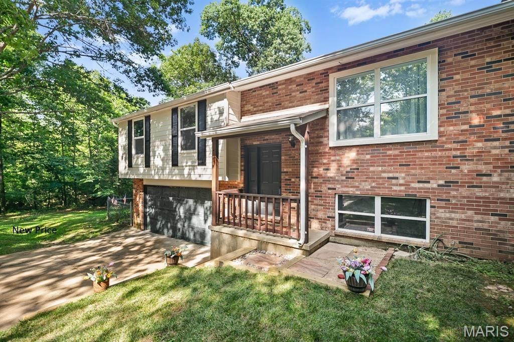 3310 Lynch Road, Pacific, MO 63069