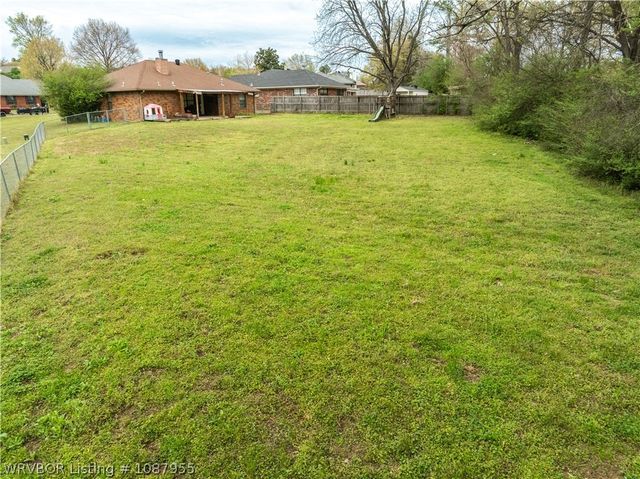 1306 N 25th Street, Van Buren, AR 72956