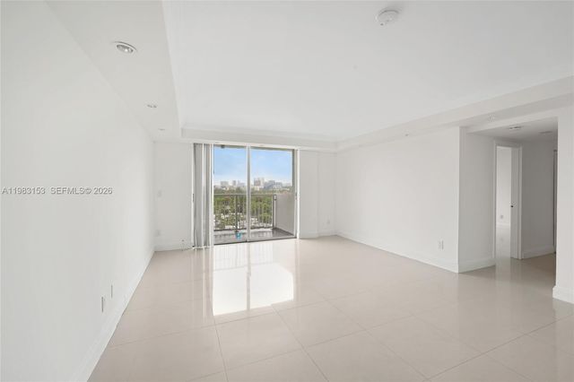 2000 NE 135th St 1010, North Miami, FL 33181