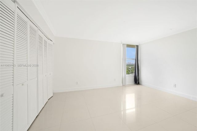 2000 NE 135th St 1010, North Miami, FL 33181