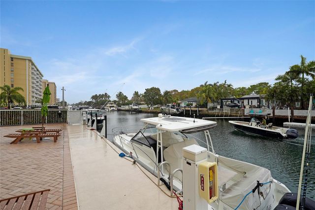 2000 NE 135th St 1010, North Miami, FL 33181