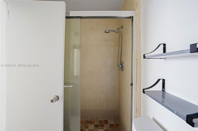 2000 NE 135th St 1010, North Miami, FL 33181