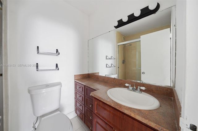 2000 NE 135th St 1010, North Miami, FL 33181