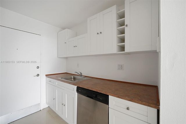 2000 NE 135th St 1010, North Miami, FL 33181