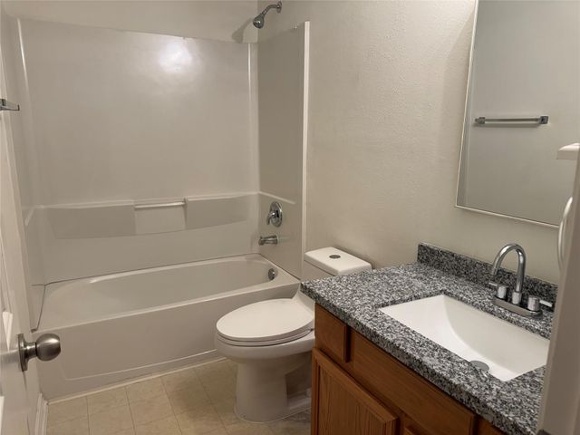 10 Druids Glen Place, The Woodlands, TX 77382