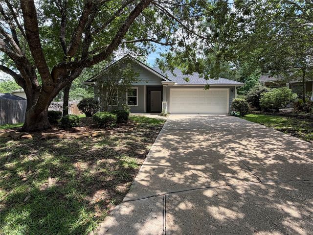 10 Druids Glen Place, The Woodlands, TX 77382