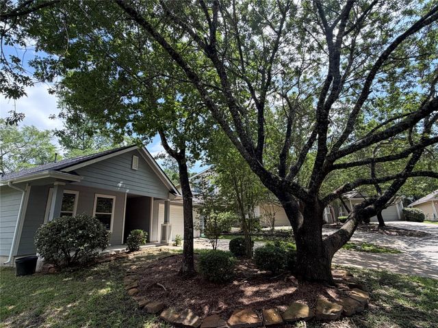 10 Druids Glen Place, The Woodlands, TX 77382