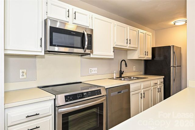 6156 Meadow Rose Lane, Charlotte, NC 28215