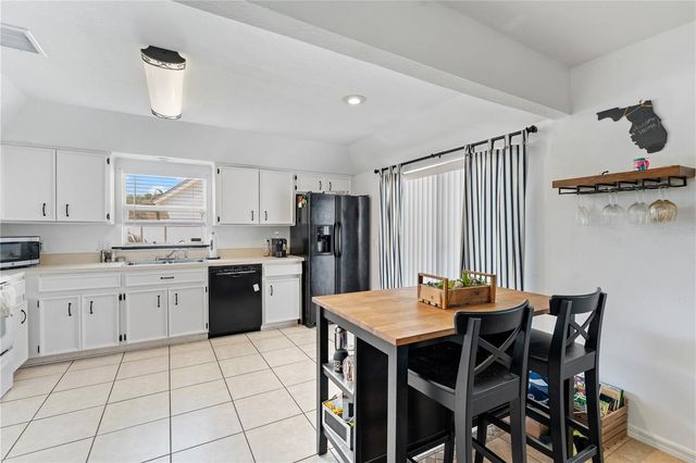 9758 FOX HOLLOW ROAD, Tampa, FL 33647