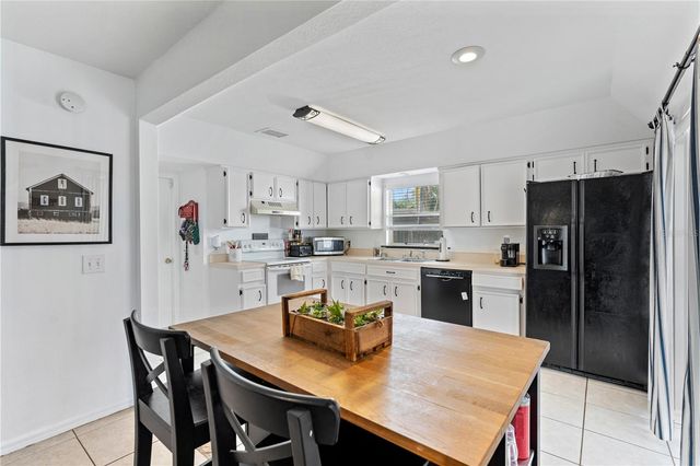 9758 FOX HOLLOW ROAD, Tampa, FL 33647