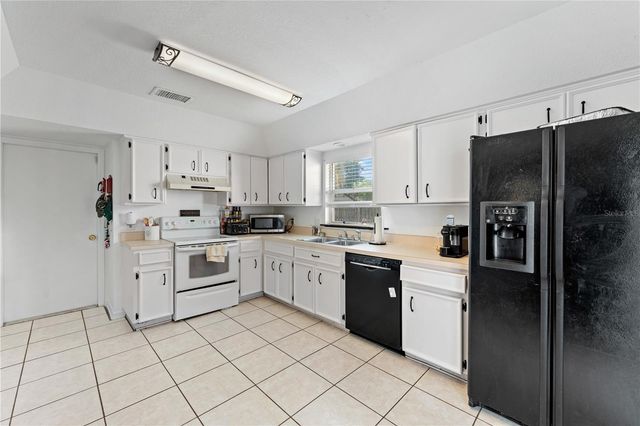 9758 FOX HOLLOW ROAD, Tampa, FL 33647