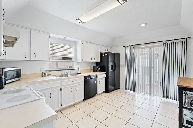 9758 FOX HOLLOW ROAD, Tampa, FL 33647