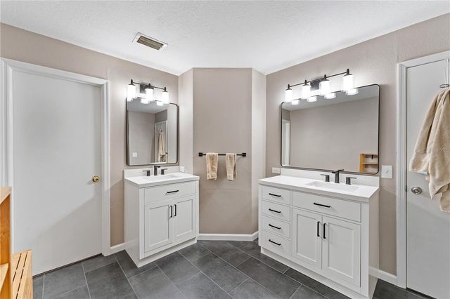 9758 FOX HOLLOW ROAD, Tampa, FL 33647