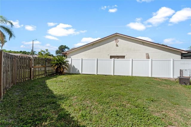 9758 FOX HOLLOW ROAD, Tampa, FL 33647