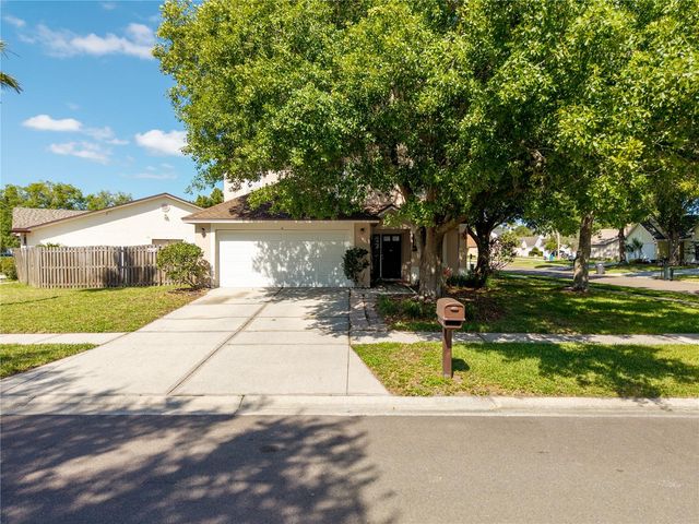 9758 FOX HOLLOW ROAD, Tampa, FL 33647