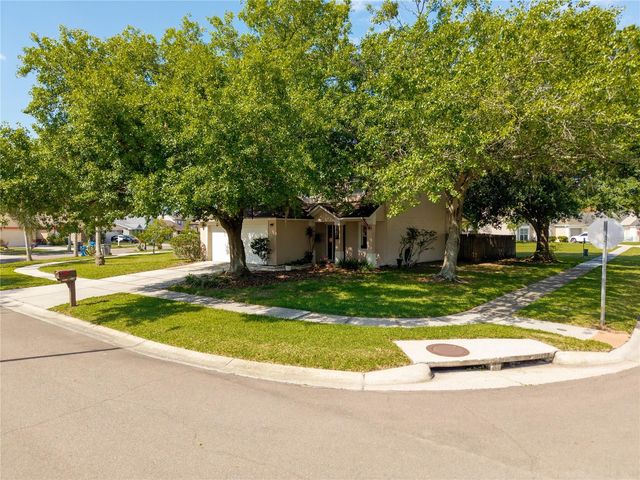 9758 FOX HOLLOW ROAD, Tampa, FL 33647