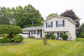 47 Bramblewood Lane West, Gates, NY 14624
