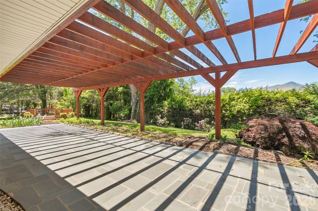 142 Country Club Drive, Waynesville, NC 28786
