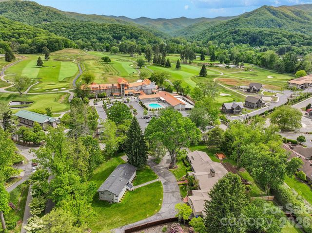 142 Country Club Drive, Waynesville, NC 28786