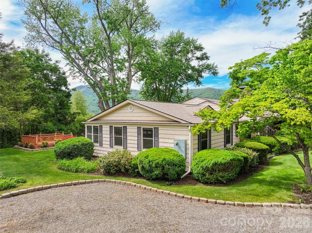 142 Country Club Drive, Waynesville, NC 28786