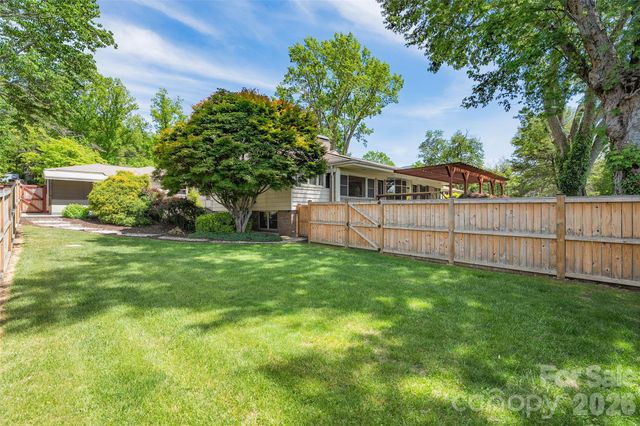 142 Country Club Drive, Waynesville, NC 28786