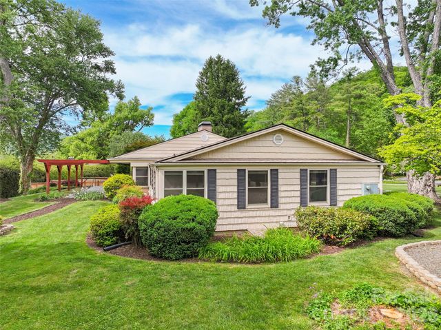 142 Country Club Drive, Waynesville, NC 28786