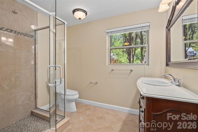 142 Country Club Drive, Waynesville, NC 28786