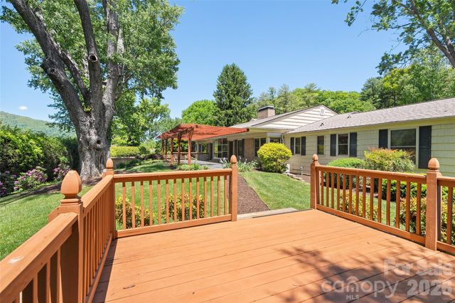 142 Country Club Drive, Waynesville, NC 28786