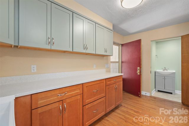 142 Country Club Drive, Waynesville, NC 28786