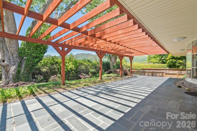 142 Country Club Drive, Waynesville, NC 28786