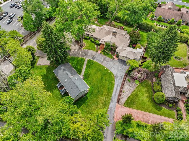 142 Country Club Drive, Waynesville, NC 28786
