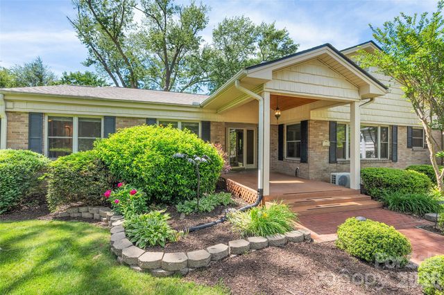 142 Country Club Drive, Waynesville, NC 28786