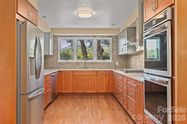 142 Country Club Drive, Waynesville, NC 28786