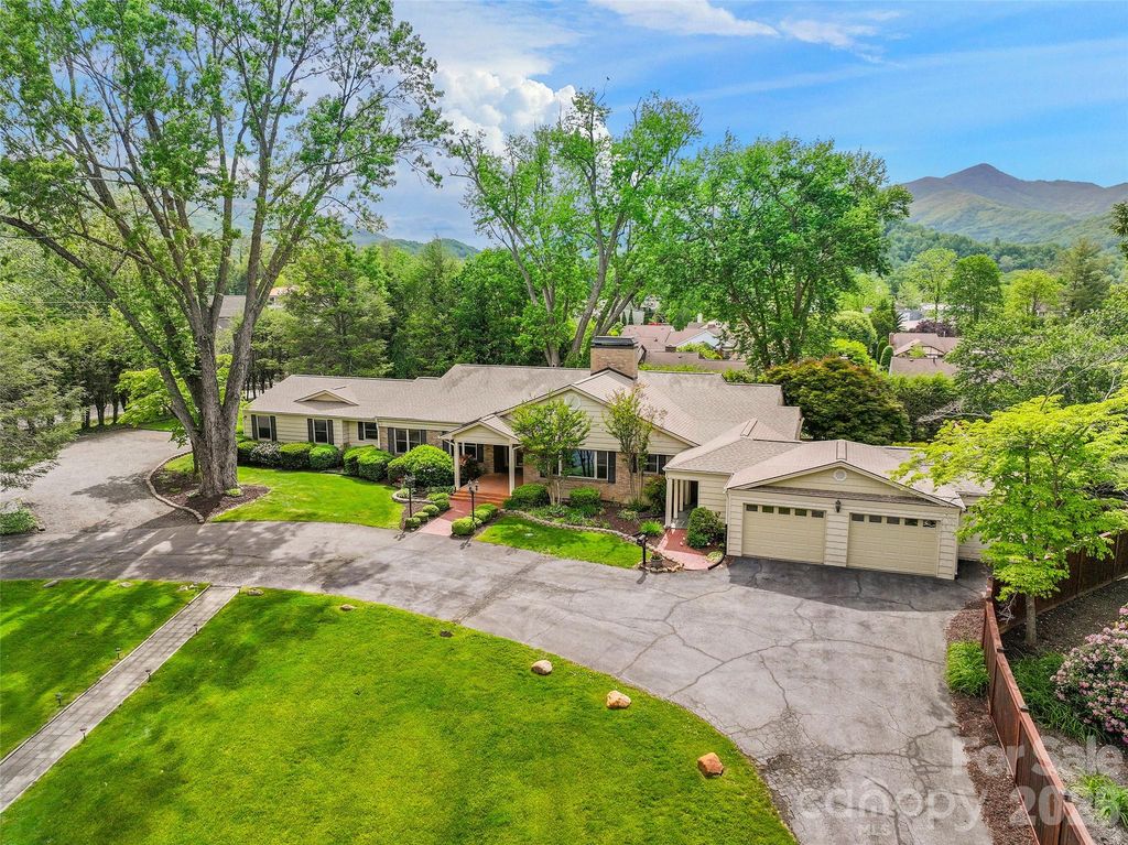 142 Country Club Drive, Waynesville, NC 28786