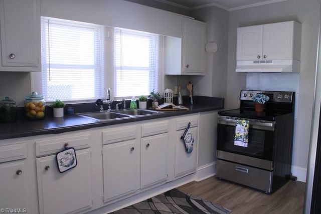 454 24th Street W, Winston-salem, NC 27105