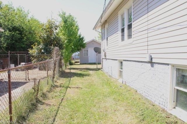 454 24th Street W, Winston-salem, NC 27105