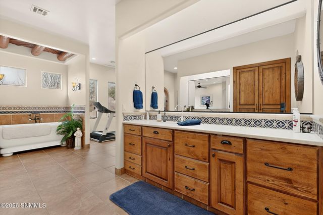 6480 Vista De Oro, Las Cruces, NM 88007