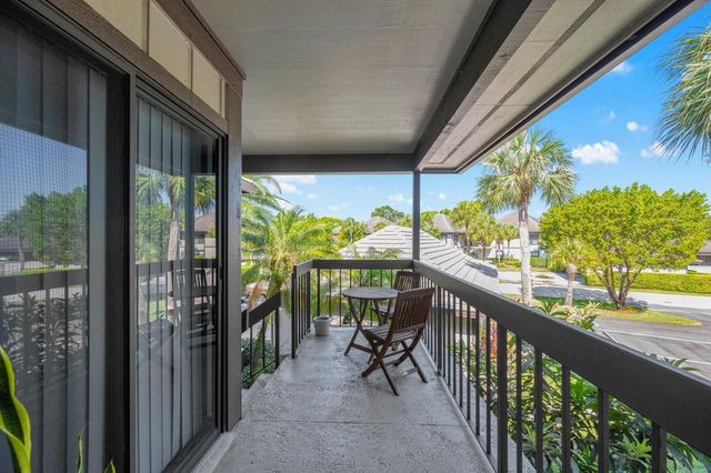 13244 Polo Club Road C207, Wellington, FL 33414