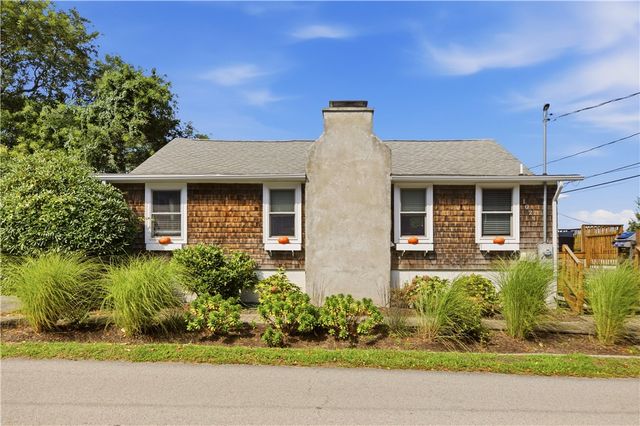 1024 ANTHONY Road, Portsmouth, RI 02871