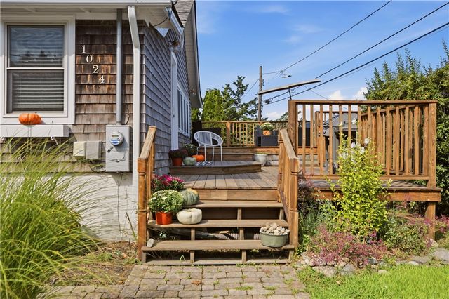 1024 ANTHONY Road, Portsmouth, RI 02871