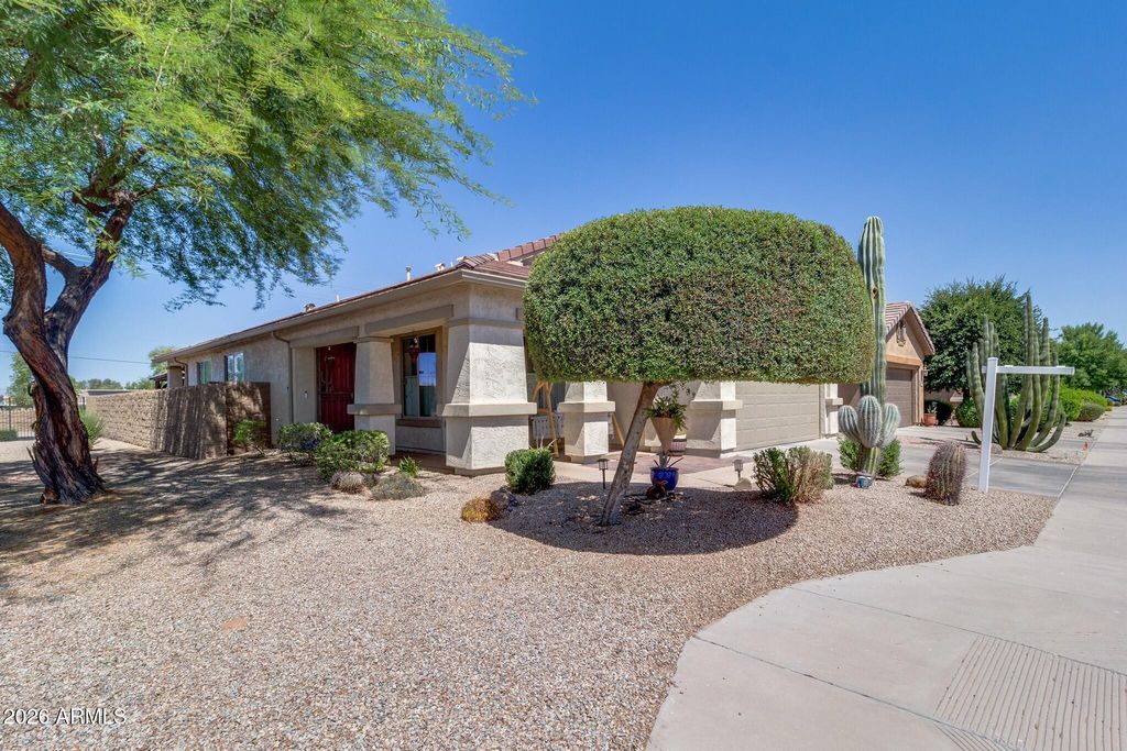 106 W SUNDANCE Court, San Tan Valley, AZ 85143 — photo 2