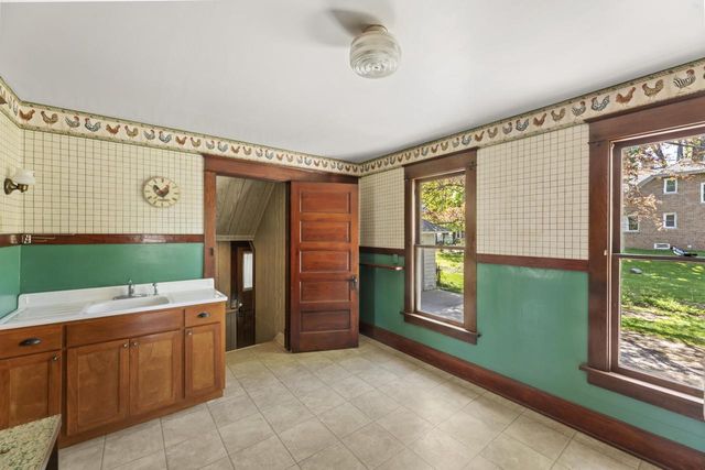 W282N6836 Main STREET, Merton, WI 53056