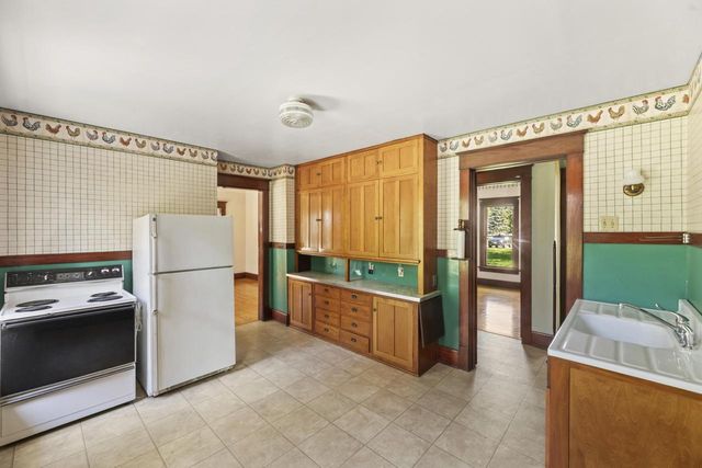 W282N6836 Main STREET, Merton, WI 53056