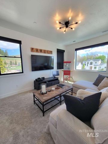 10510 Ryken Meadows Ln, Star, ID 83669