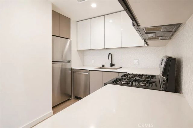 955 Fedora 408, Los Angeles, CA 90006