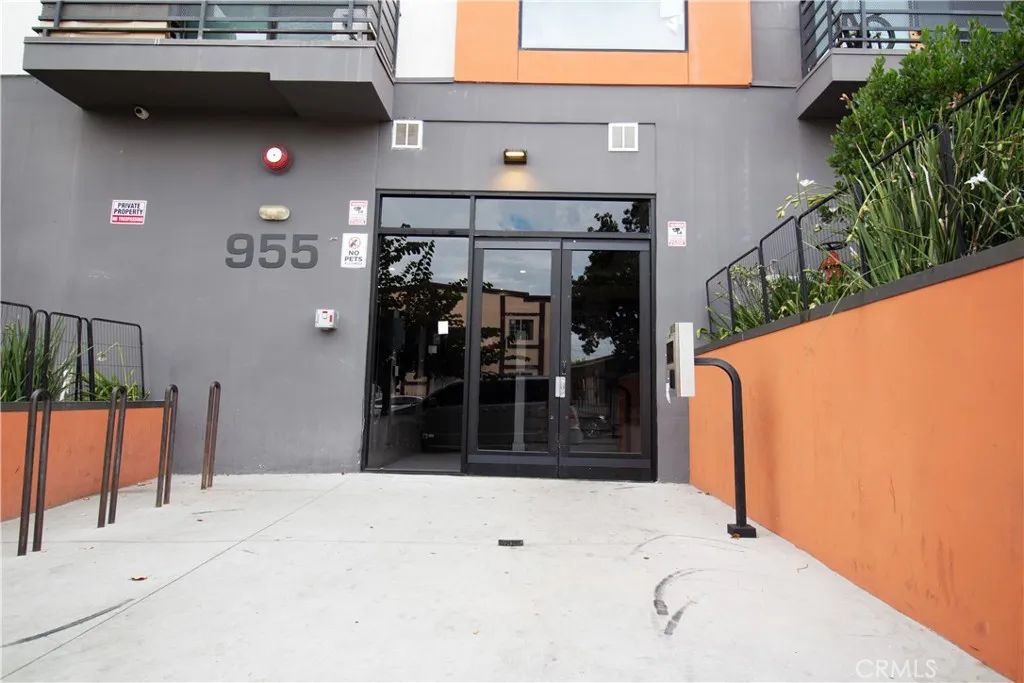 955 Fedora 408, Los Angeles, CA 90006